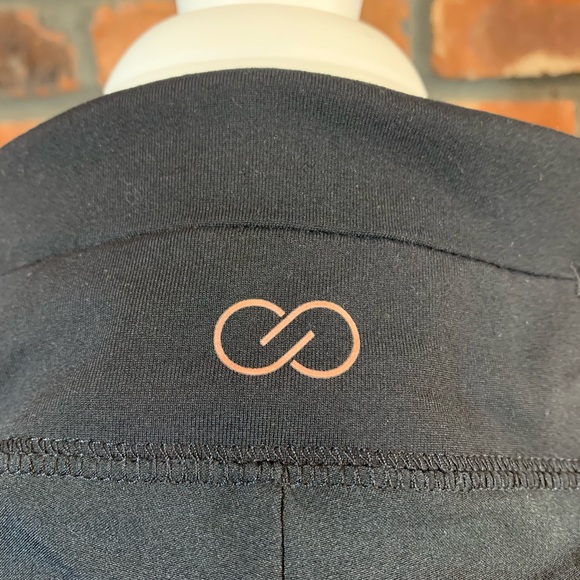 Calia Carrie Underwood Anywhere Petal Hem Shorts - Picture 7 of 7